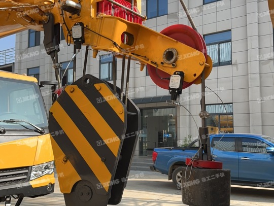 徐工XCT80汽車起重機