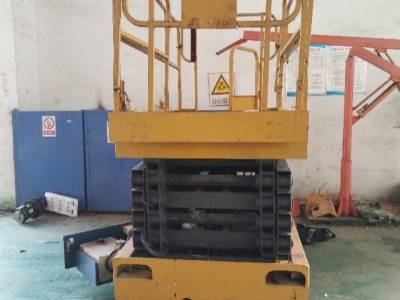 徐工GTJZ1012剪叉式高空作業(yè)平臺(tái)