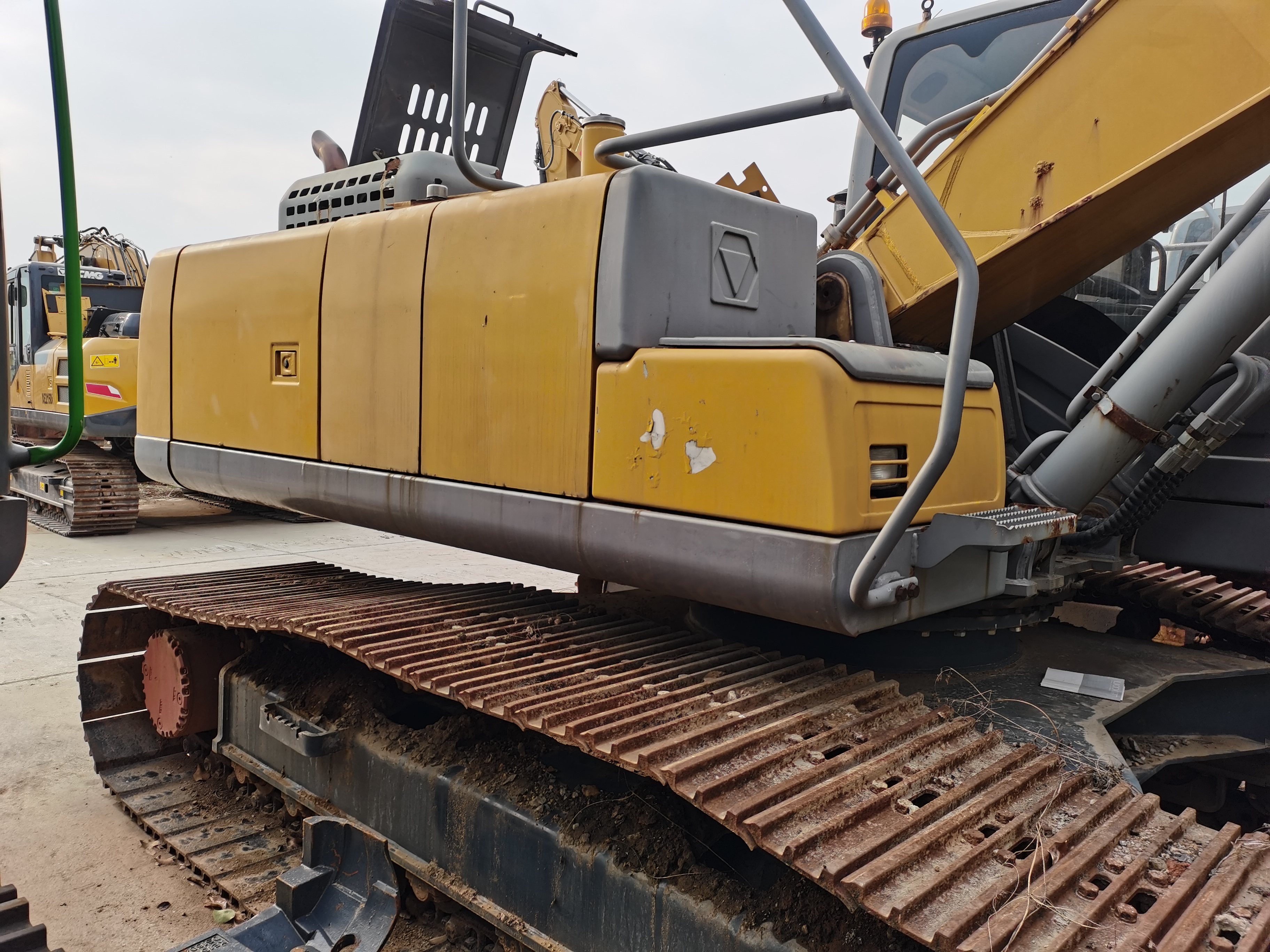 徐工XE240LCU履带式挖掘机