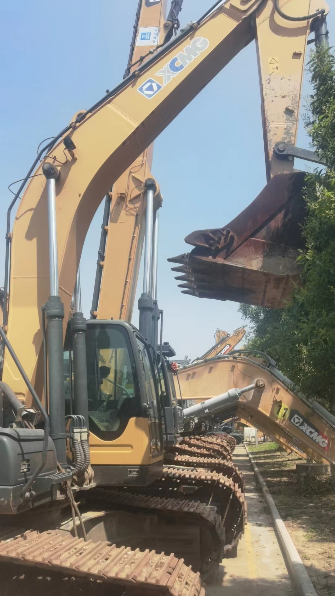 徐工XE240D履带式挖掘机