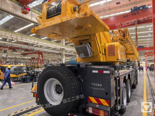 徐工XCT85汽車起重機(jī)