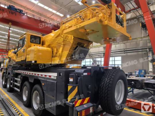 徐工XCT85汽車起重機(jī)