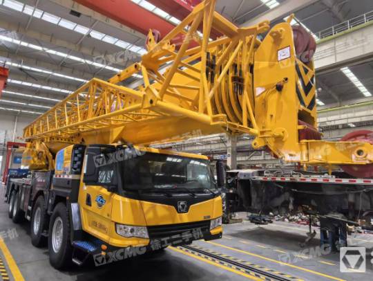 徐工XCT85汽車起重機(jī)