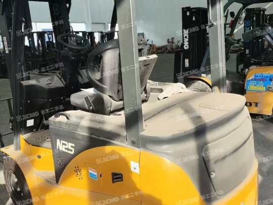 徐工XCB-L25电动平衡重叉车