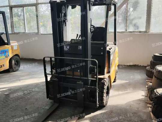 徐工XCB-L25电动平衡重叉车