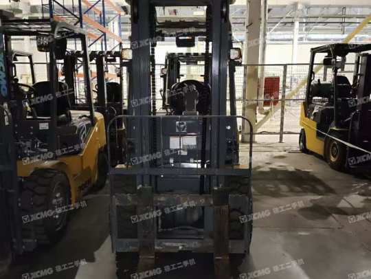 徐工XCB-P35电动平衡重叉车