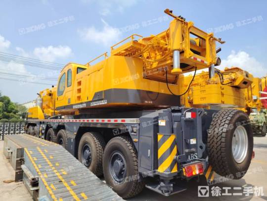 徐工QAY260全路面汽车起重机