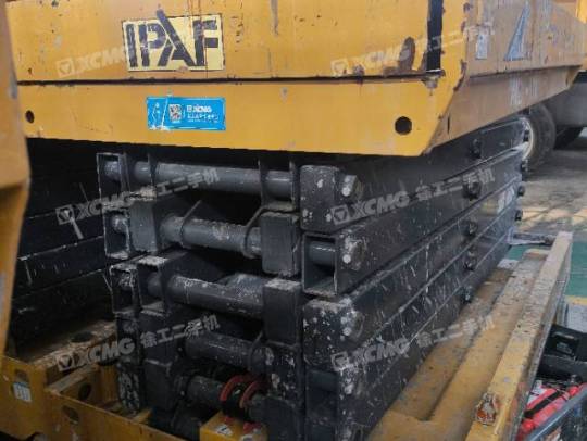 徐工GTJZ1212剪叉式高空作业平台