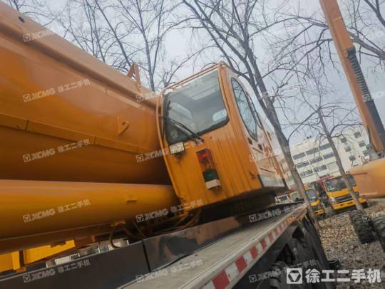 徐工QAY300全路面汽车起重机