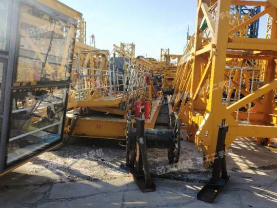 徐工XGT7527-18S塔式起重机