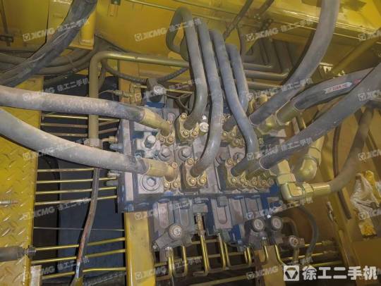 徐工XGC75履带式起重机