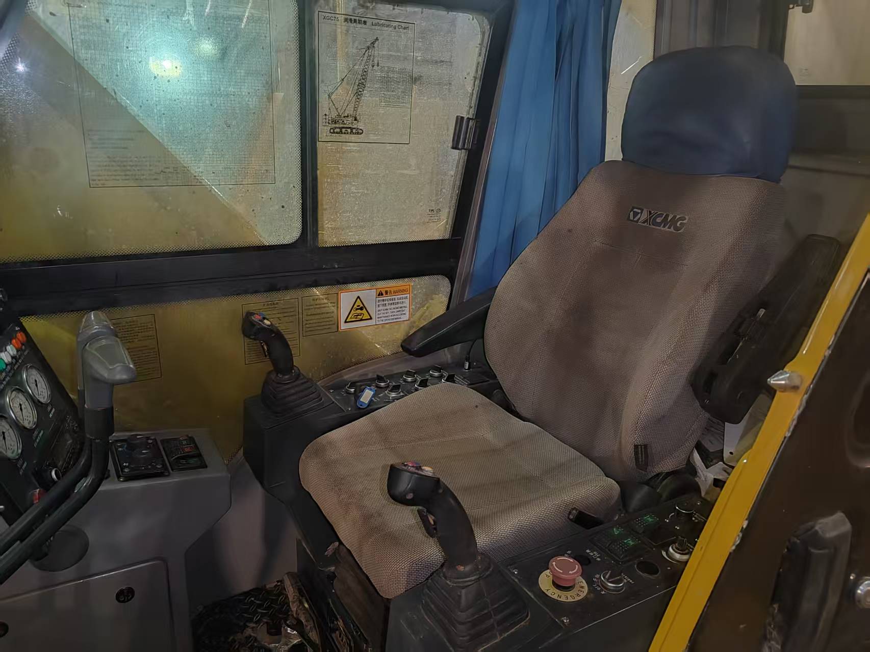 徐工XGC75履带式起重机