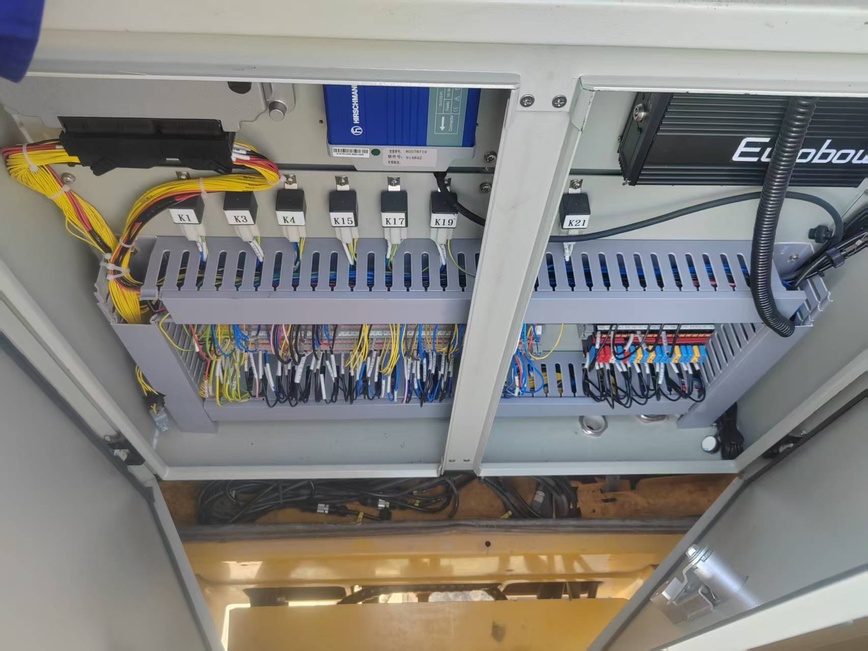 徐工XGC11000履带式起重机