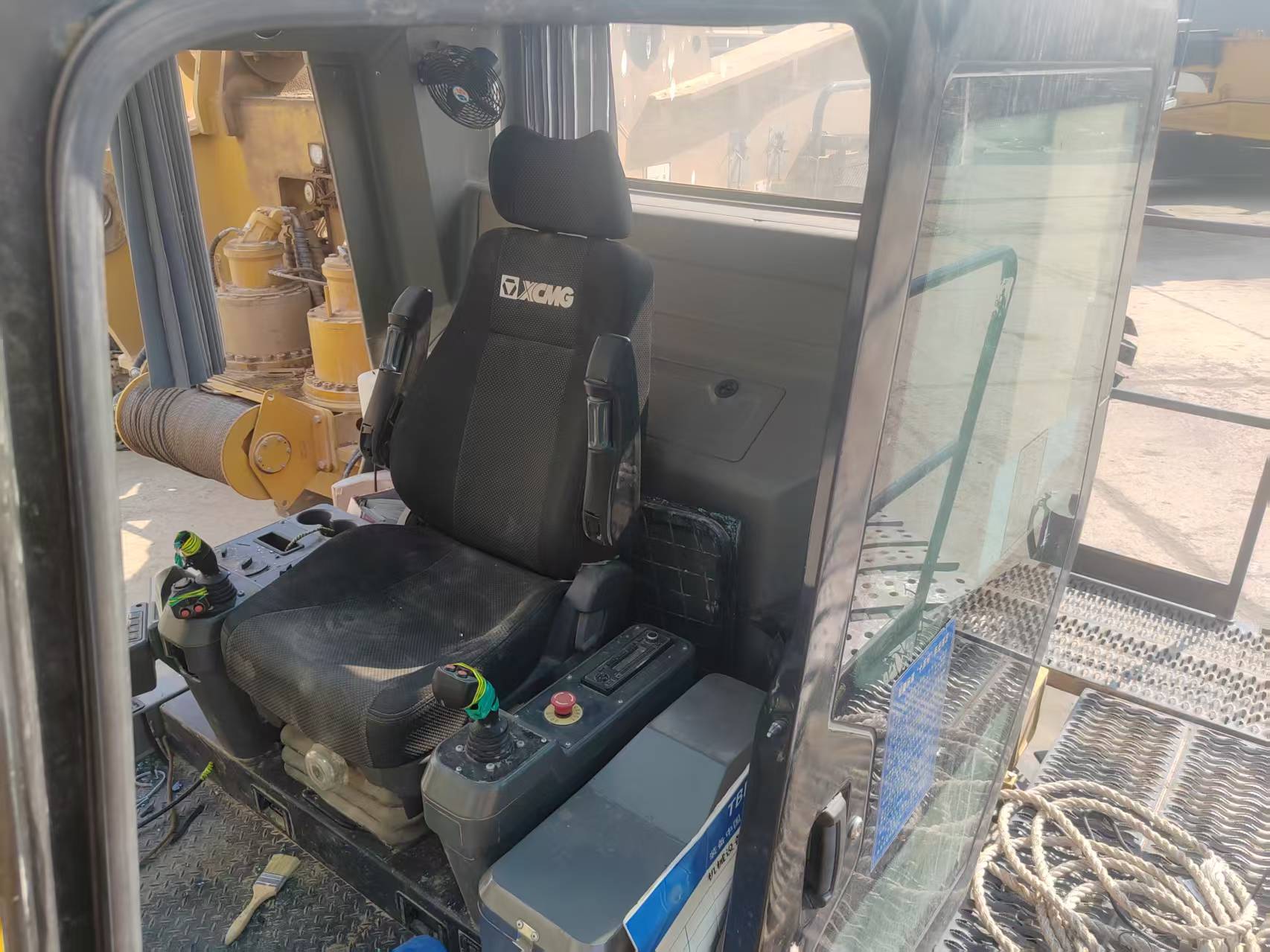 徐工XGC11000履带式起重机