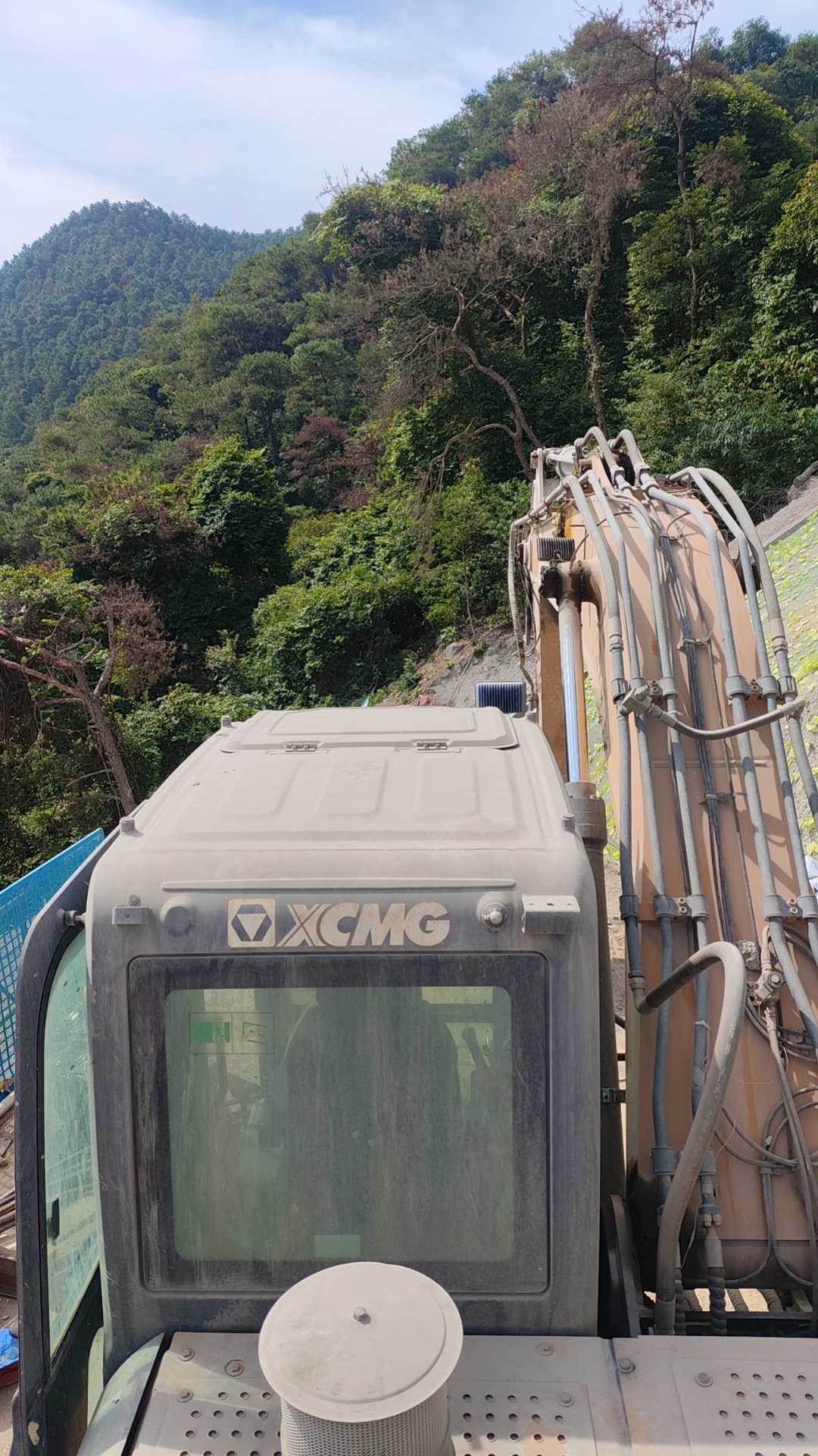 徐工XE215DA履带式挖掘机