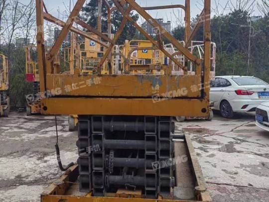 徐工GTJZ1012剪叉式高空作业平台