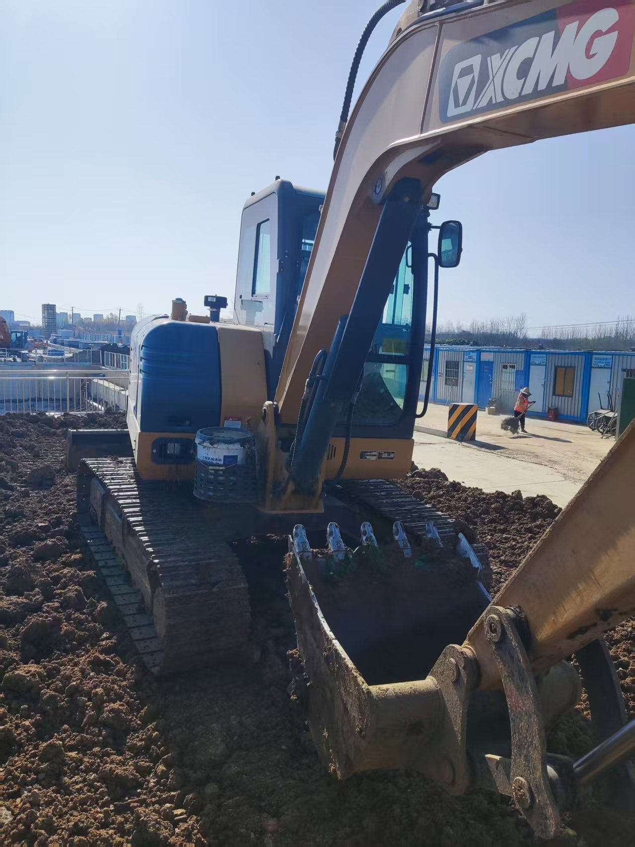 徐工XE60D履带式挖掘机