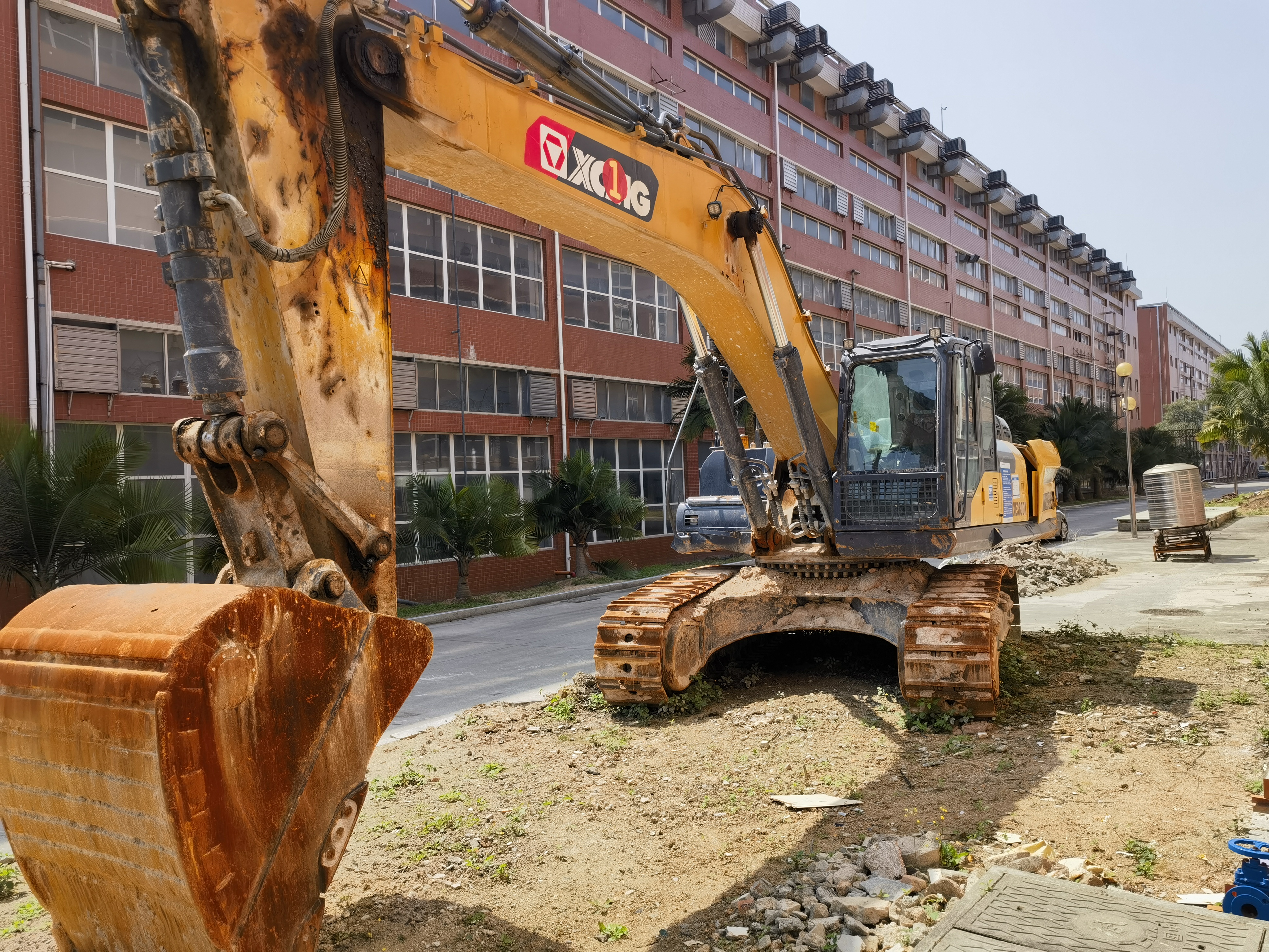 徐工XE380DK履带式挖掘机