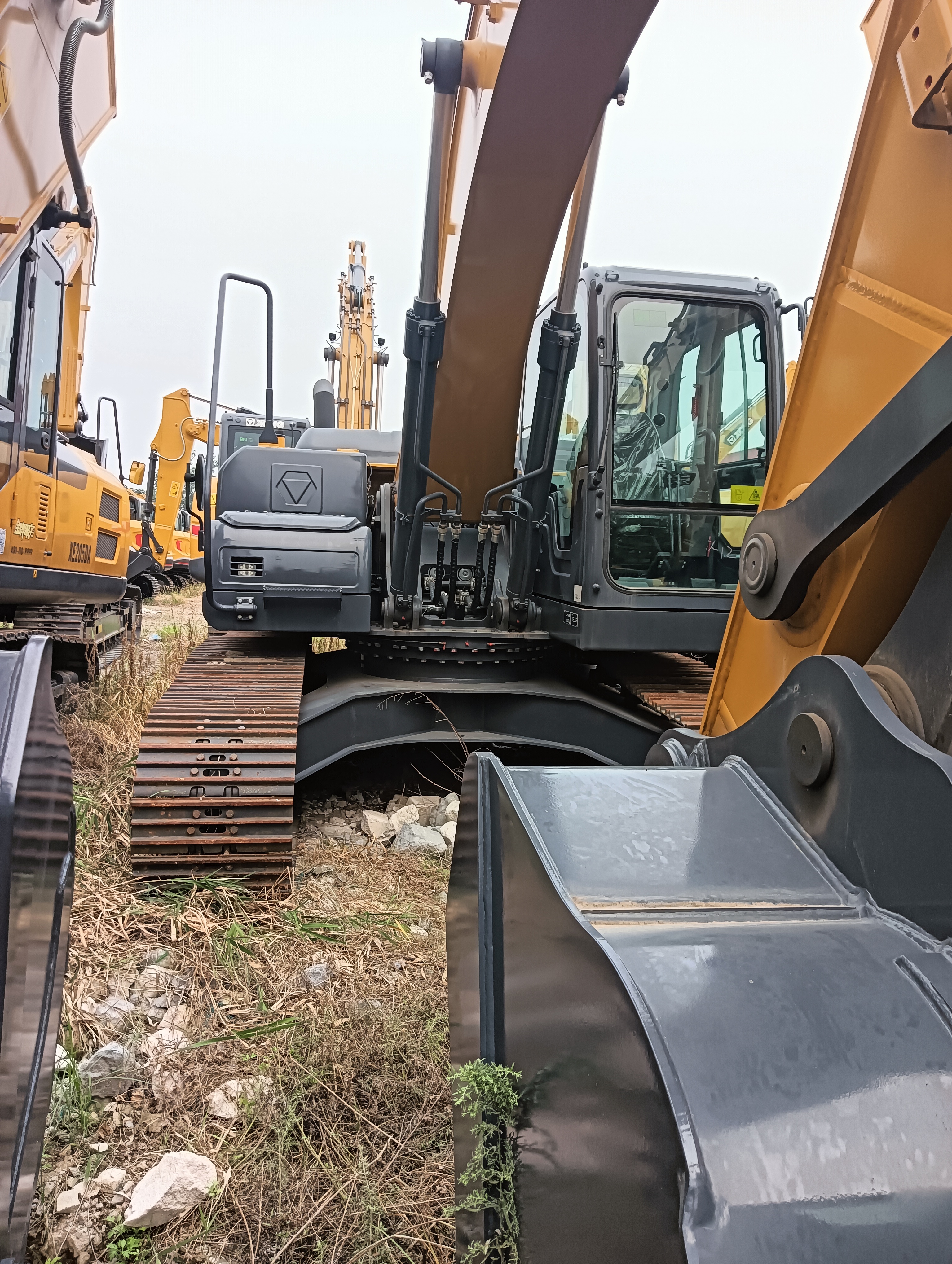 徐工XE200DA履带式挖掘机