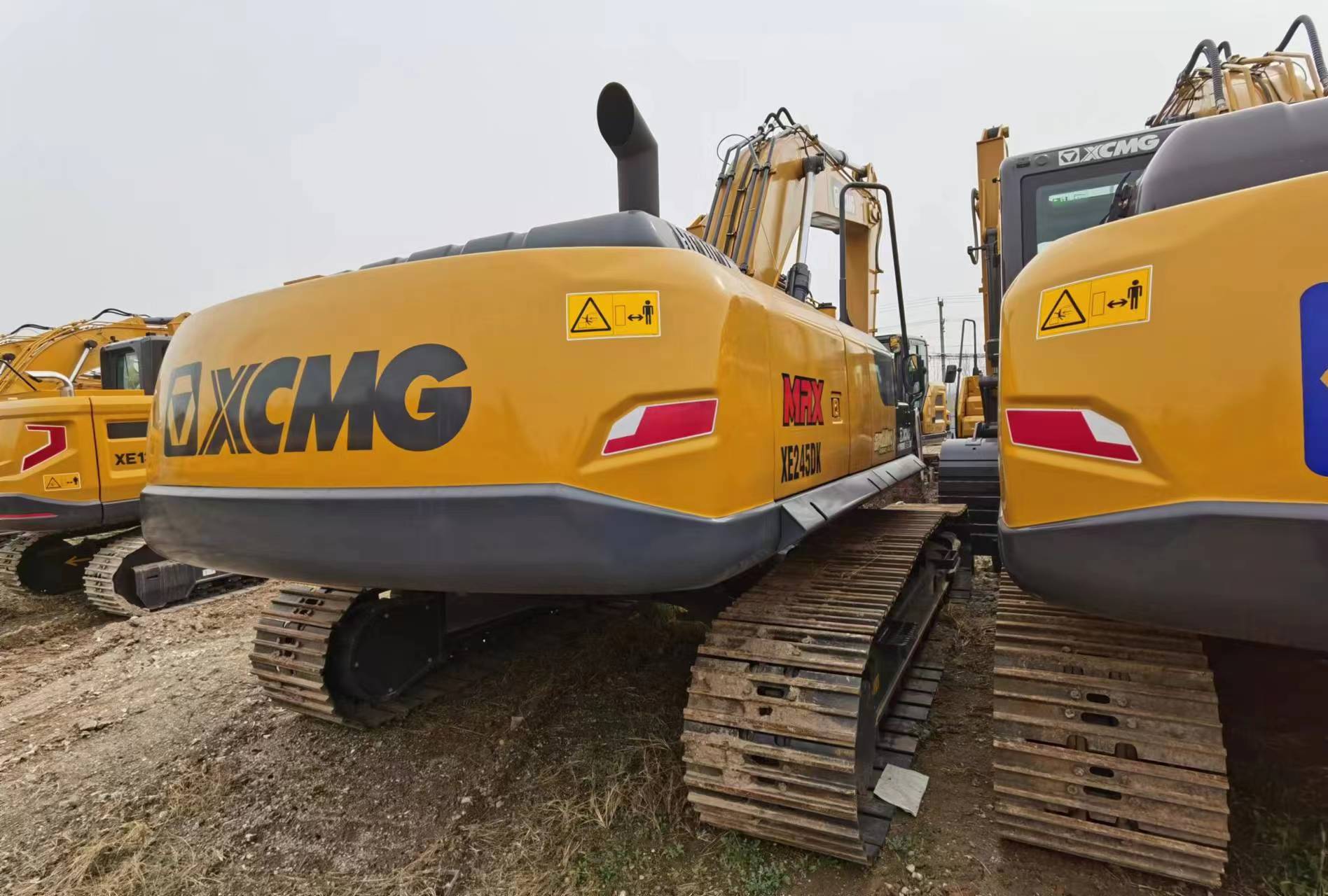 徐工XE245DK履带式挖掘机