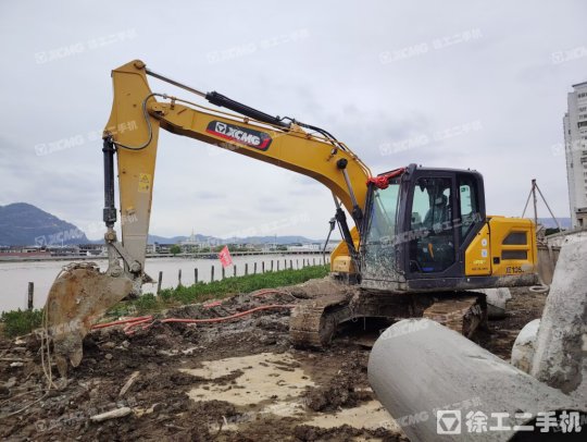 徐工XE135G履带式挖掘机