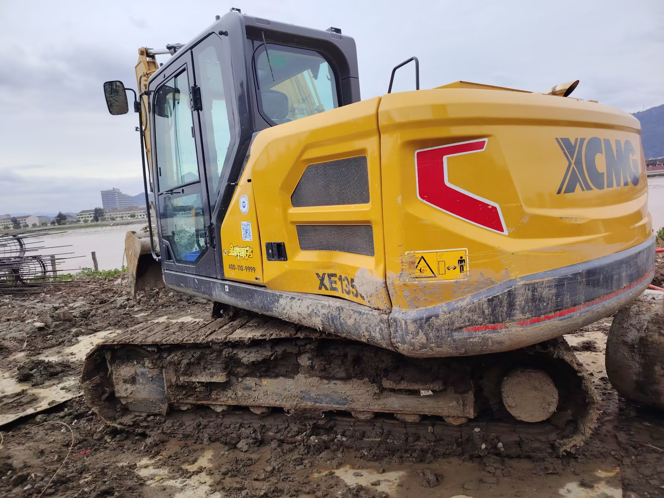 徐工XE135G履带式挖掘机