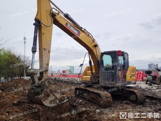 徐工XE135G履带式挖掘机