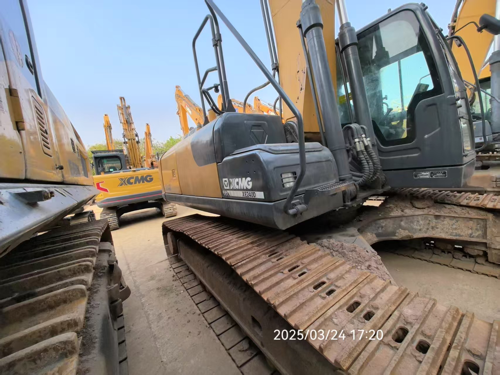 徐工XE240D履带式挖掘机