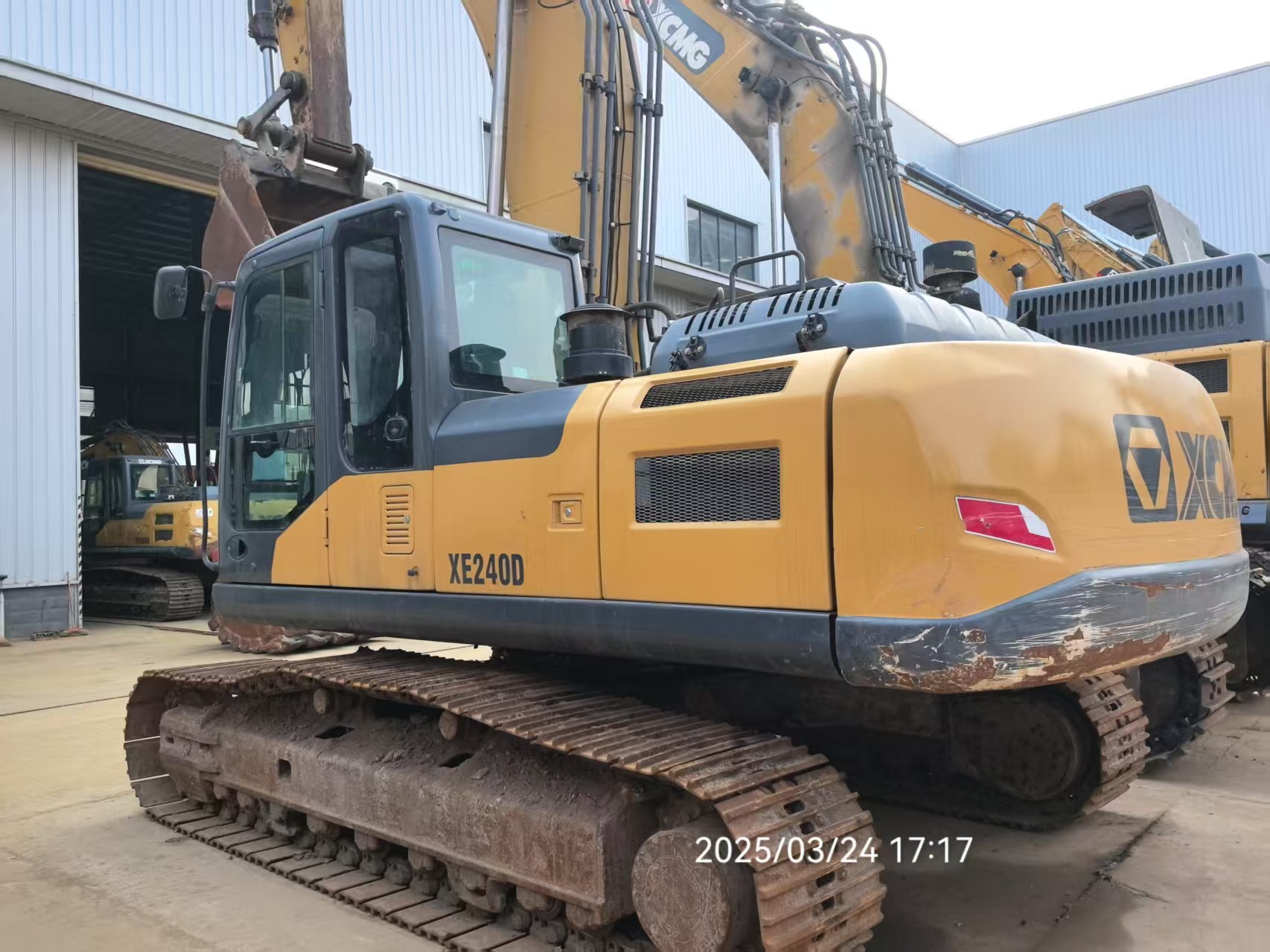 徐工XE240D履带式挖掘机