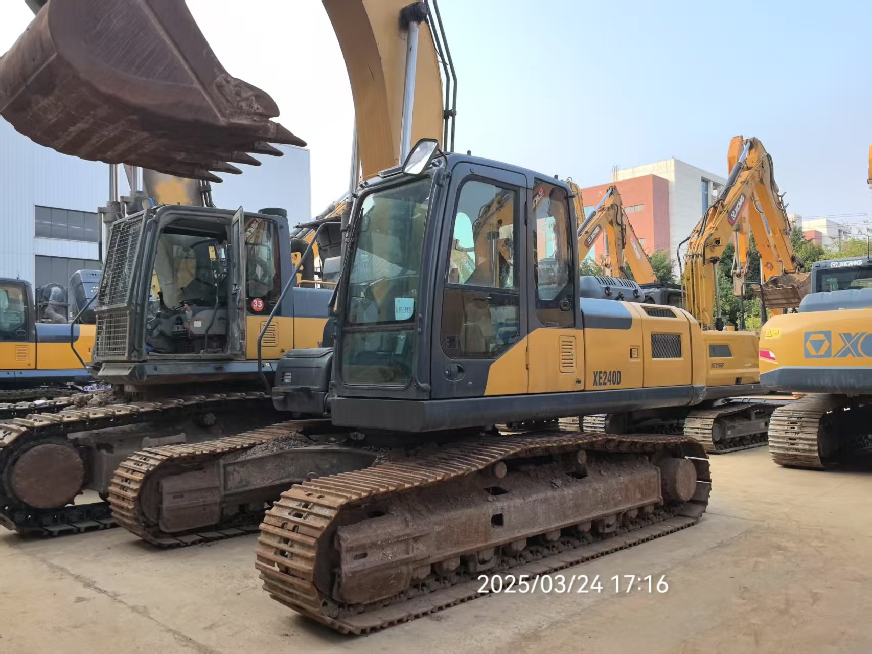 徐工XE240D履带式挖掘机