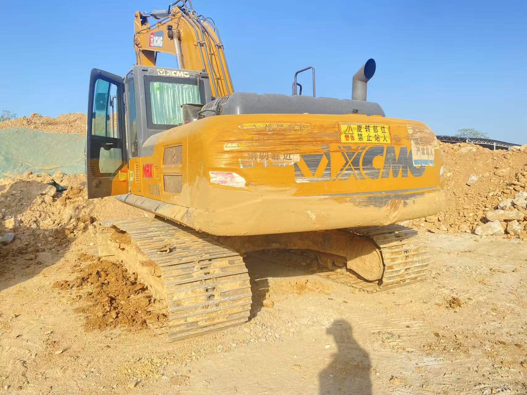 徐工XE245DK履带式挖掘机