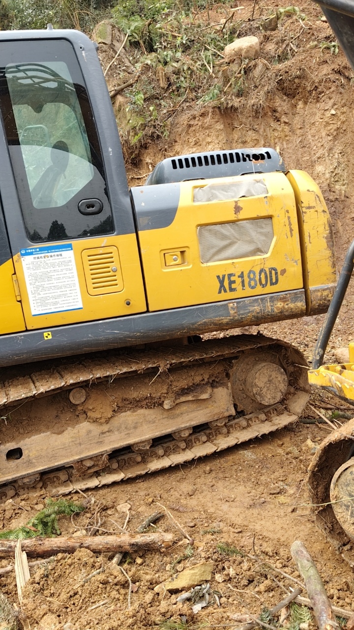 徐工XE135D履带式挖掘机