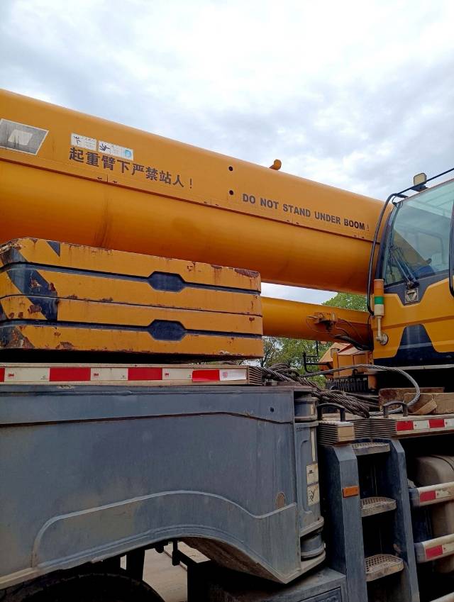 徐工XCT75汽車起重機