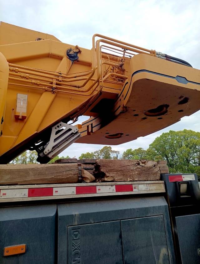 徐工XCT75汽車起重機