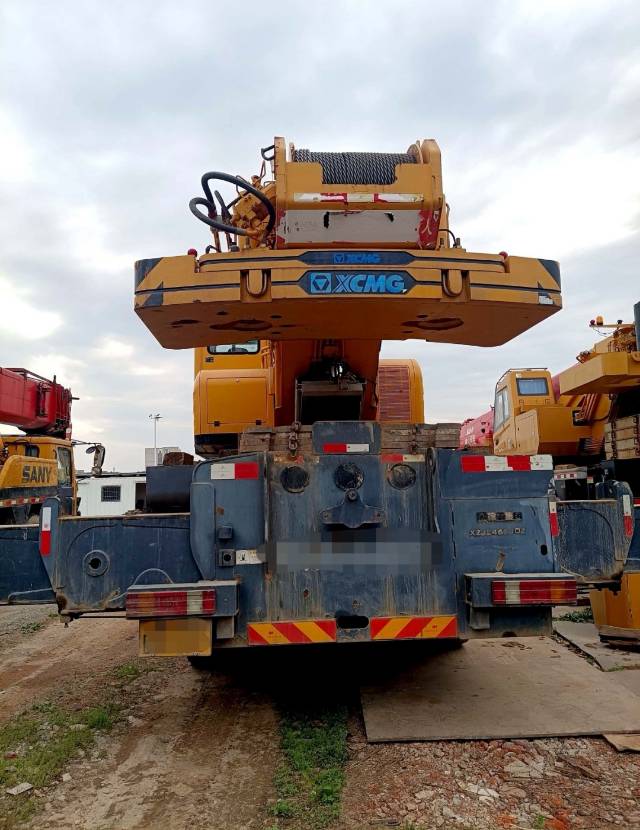 徐工XCT75汽車起重機