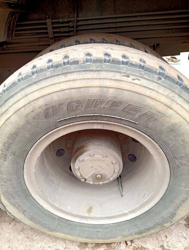 徐工XCT75汽車起重機