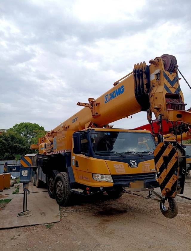 徐工XCT75汽車起重機