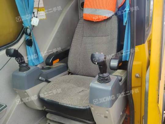 徐工XCT80L6汽車起重機