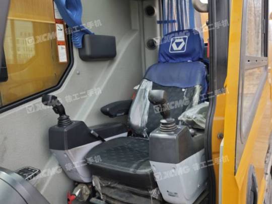 徐工XCA160L8_2全地面起重機