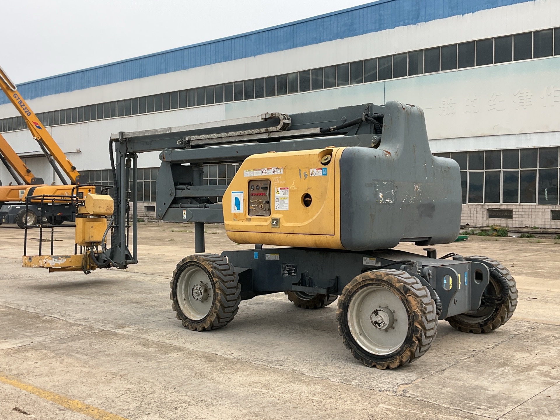 徐工XGS20K直臂式高空作业平台