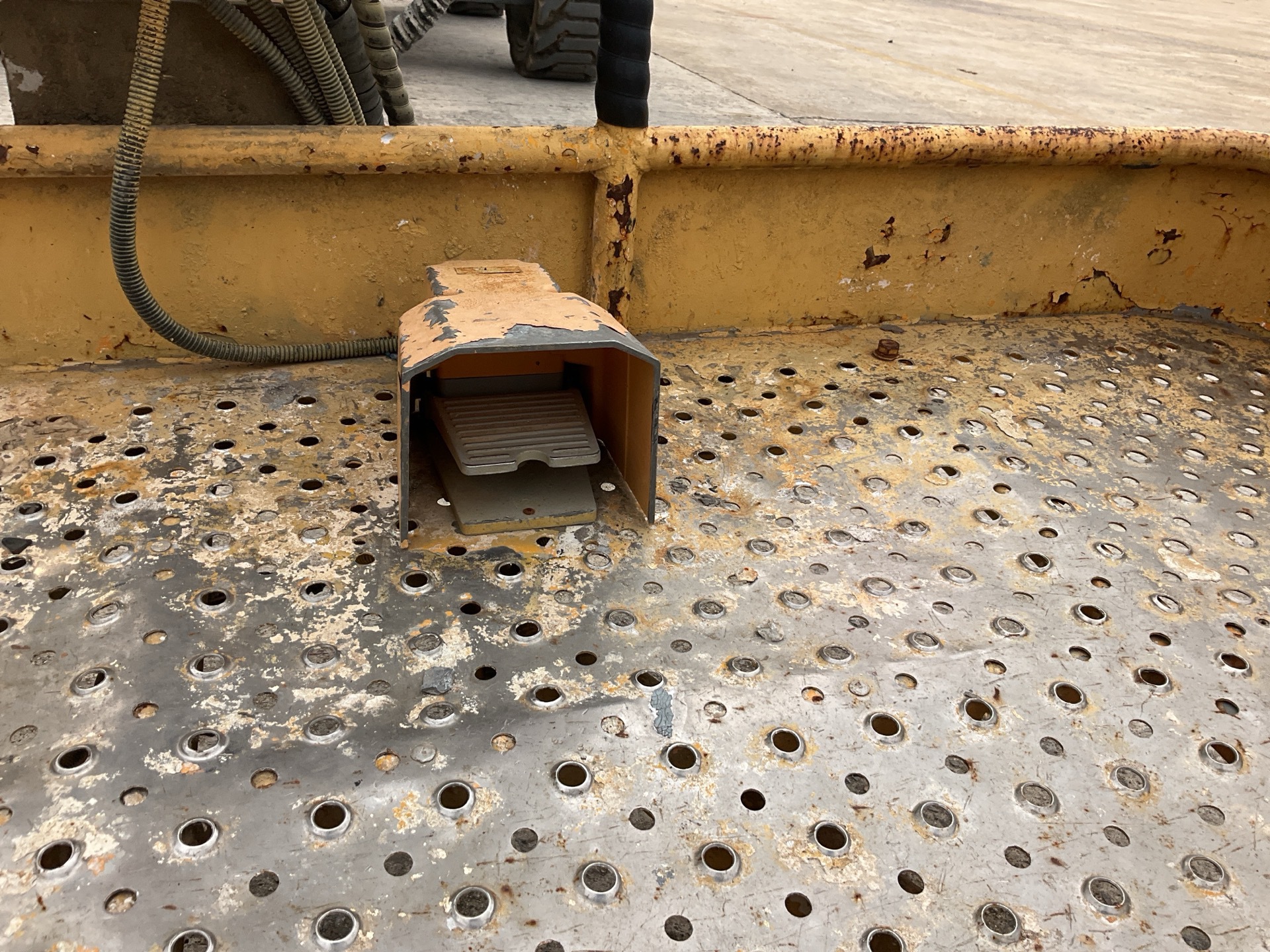 徐工XGS20K直臂式高空作业平台