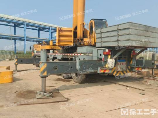 徐工QY130K汽車起重機