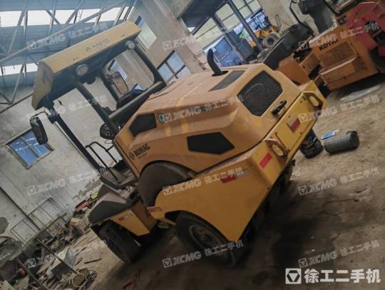 寶馬格BW11RH-5輪胎壓路機(jī)