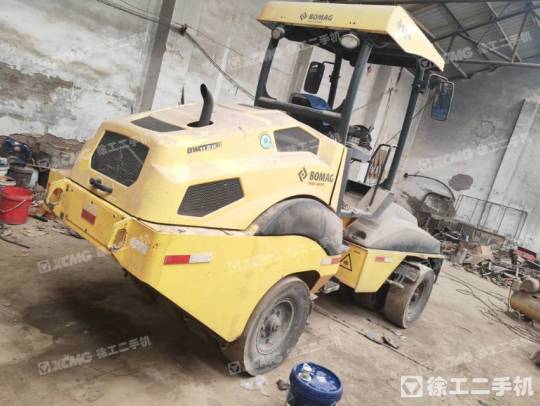 寶馬格BW11RH-5輪胎壓路機(jī)