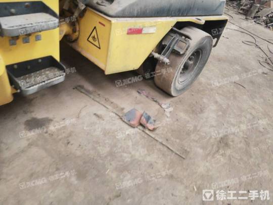 寶馬格BW11RH-5輪胎壓路機(jī)