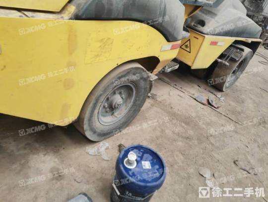 寶馬格BW11RH-5輪胎壓路機(jī)