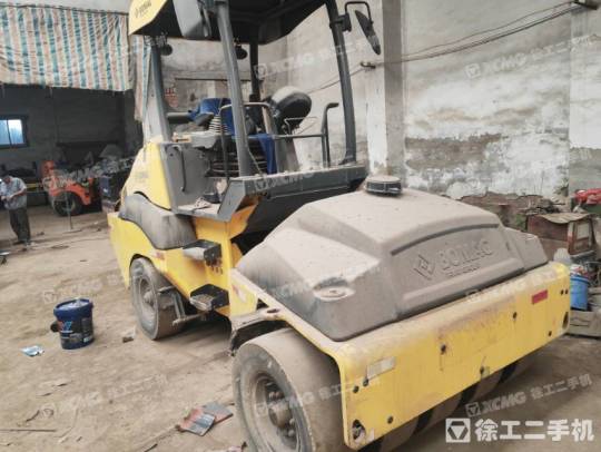 寶馬格BW11RH-5輪胎壓路機(jī)