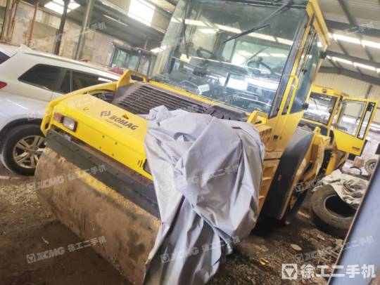 寶馬格BW203AD-4 雙鋼輪壓路機