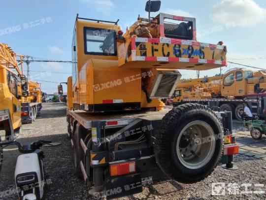 徐工XCT8L4汽車起重機