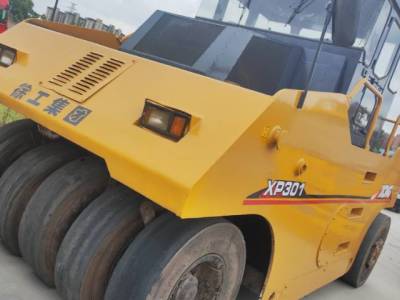 徐工XP261輪胎壓路機(26噸膠輪)